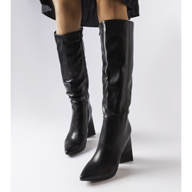 Černé boty Medicina na sloupku černá 1