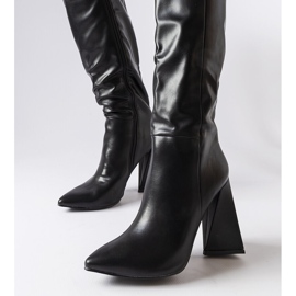 Černé boty Medicina na sloupku černá 2 Černé boty Medicina na sloupku černá 2