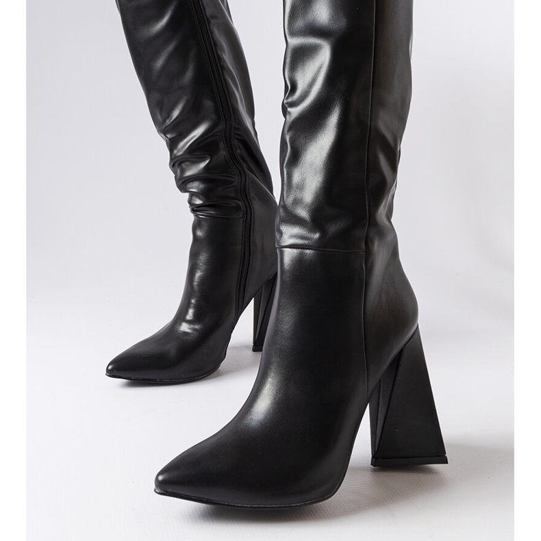 Černé boty Medicina na sloupku černá 2 Černé boty Medicina na sloupku černá 2