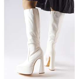 Bílé kozačky na masivním sloupku od Sovizzo bílý 1