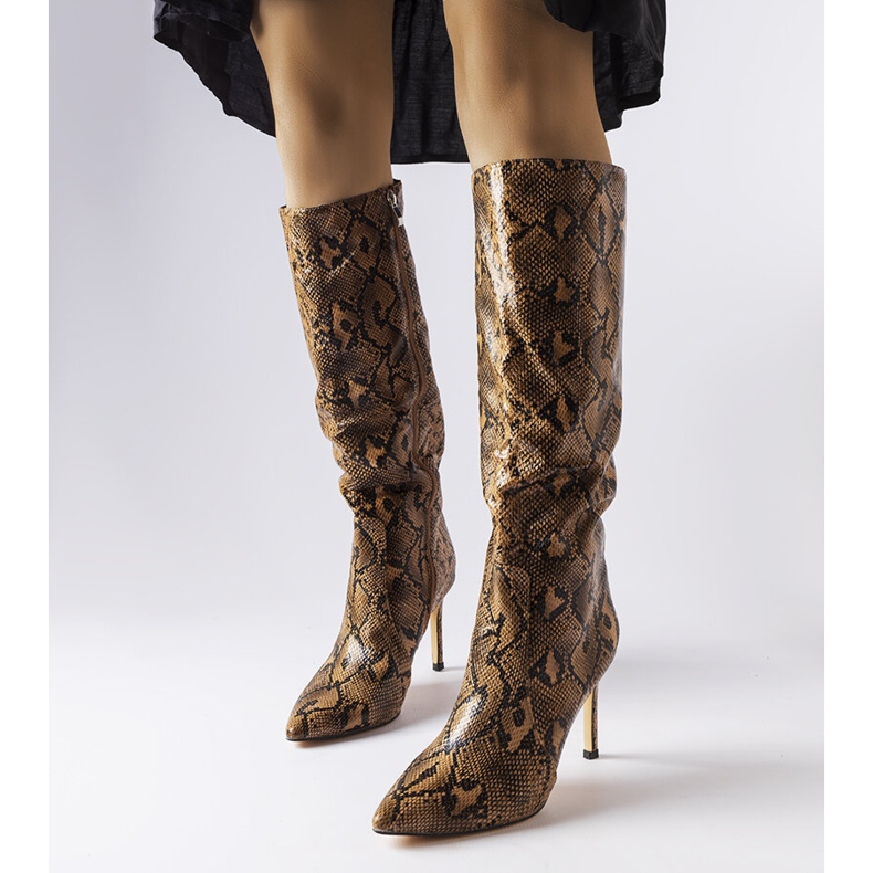 Karmínově hnědé boty na vysokém podpatku z hadí kůže hnědý 1 Karmínově hnědé boty na vysokém podpatku z hadí kůže hnědý 1