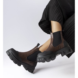 Tmavě hnědé nazouváky značky Sibyla hnědý 1 Tmavě hnědé nazouváky značky Sibyla hnědý 1