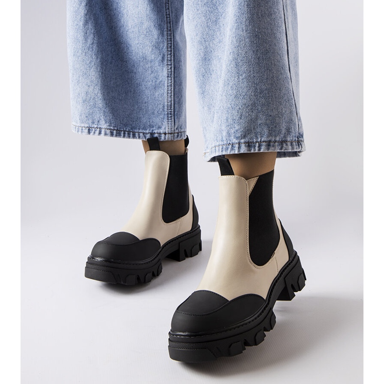 Béžové a černé nazouváky značky Sibyla béžový 1