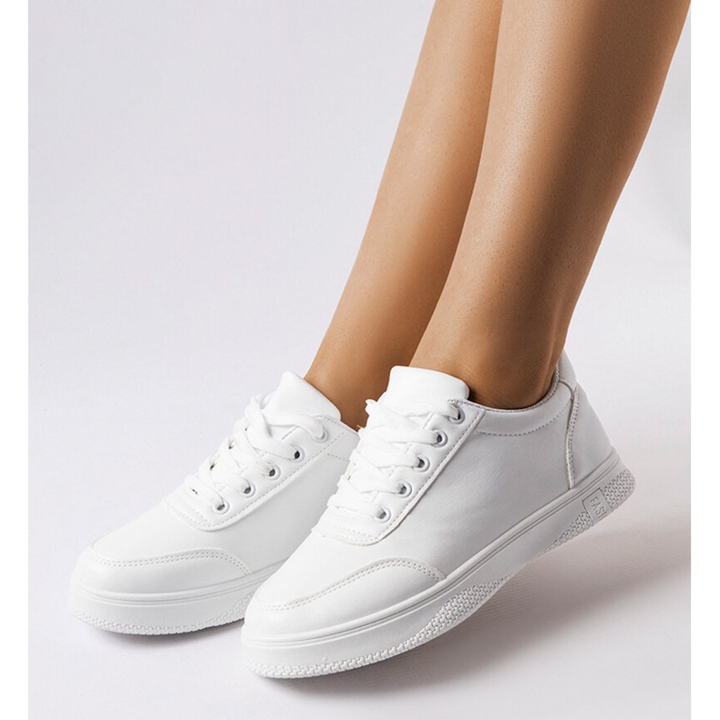 Bílé sportovní tenisky Donato bílý 1