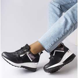 Inna Černé tenisky na klínku od Deodata černá 1 Inna Černé tenisky na klínku od Deodata černá 1