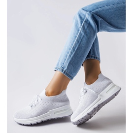 Inna Bílé tenisky zdobené stříbrnou nití od Randolpha bílý 1