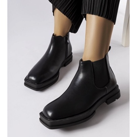 Inna Černé nízké ploché kozačky Tarquinia černá 1 Inna Černé nízké ploché kozačky Tarquinia černá 1