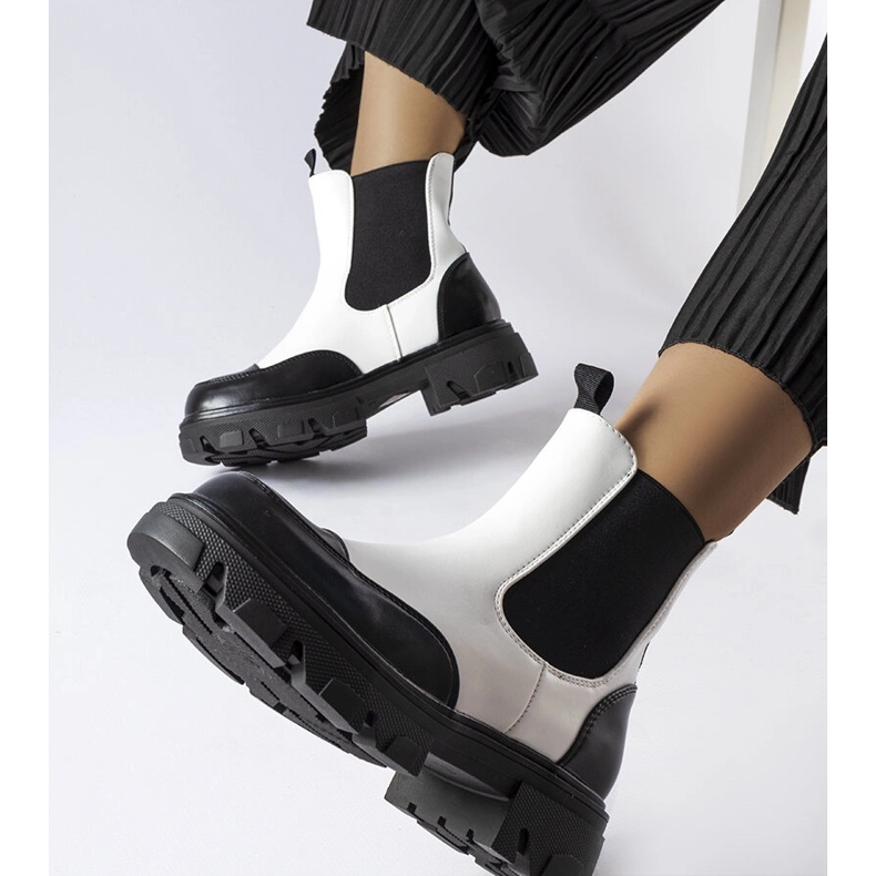 Inna Černobílé nazouváky od Albany bílý 1