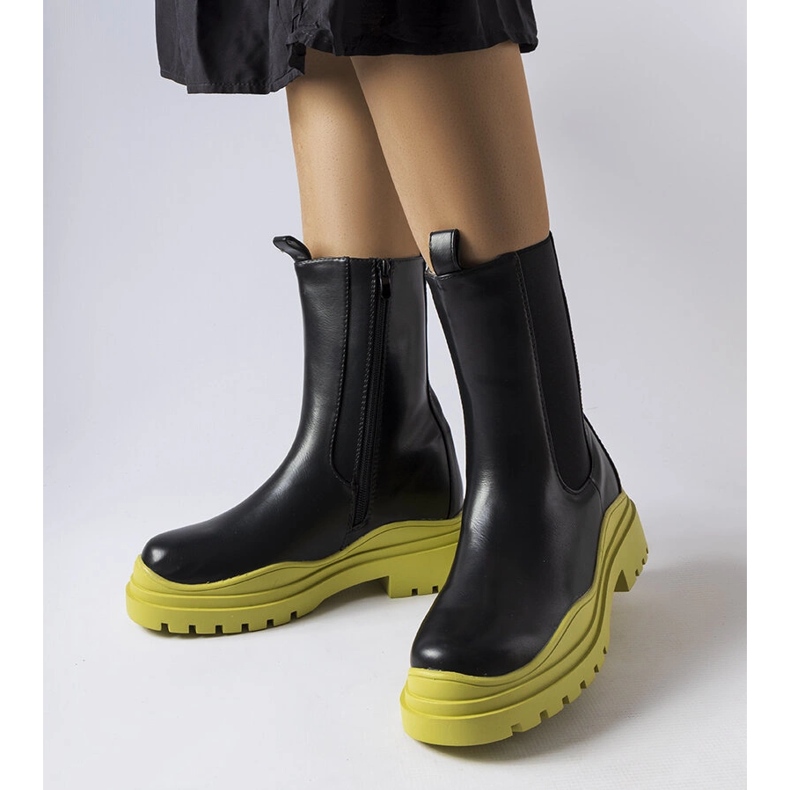 Černé kozačky s barevnou podrážkou od Delebio černá 1