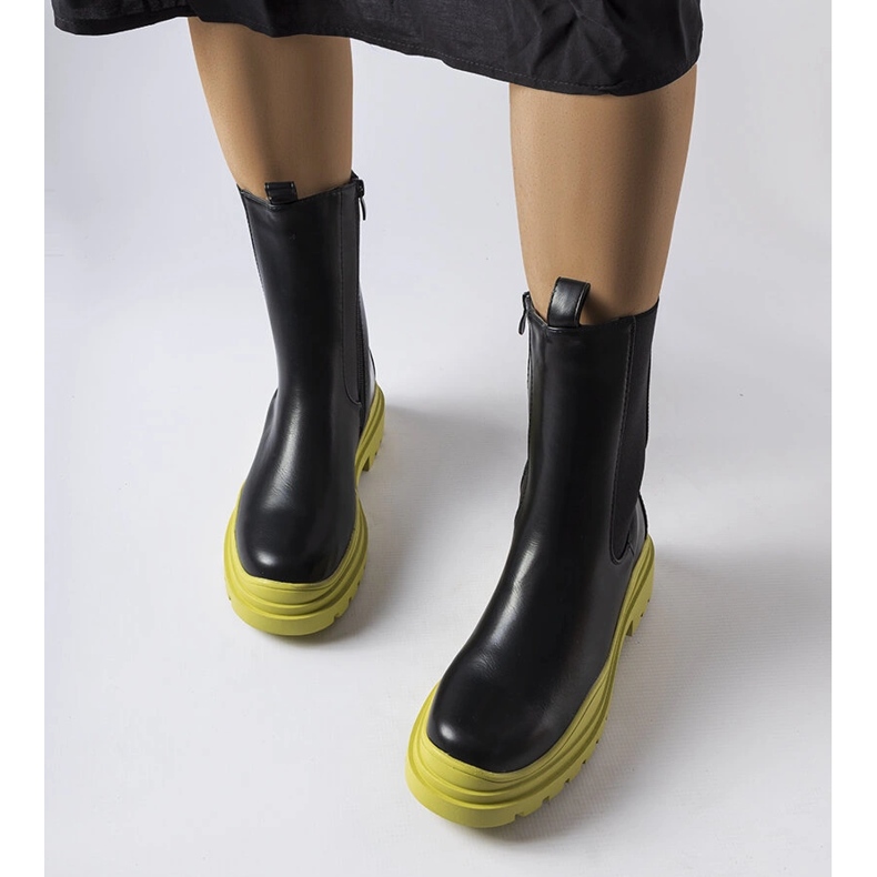 Černé kozačky s barevnou podrážkou od Delebio černá 2