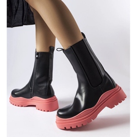 Černé kozačky s barevnou podrážkou od Delebio černá 1