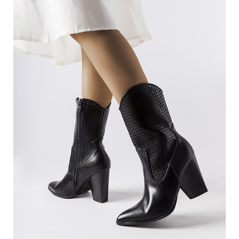 Černé prolamované kovbojské boty od Raiano černá 1