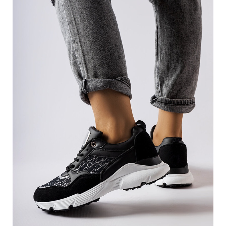 Černé tenisky se stříbrným zdobením z Ria bílý 1