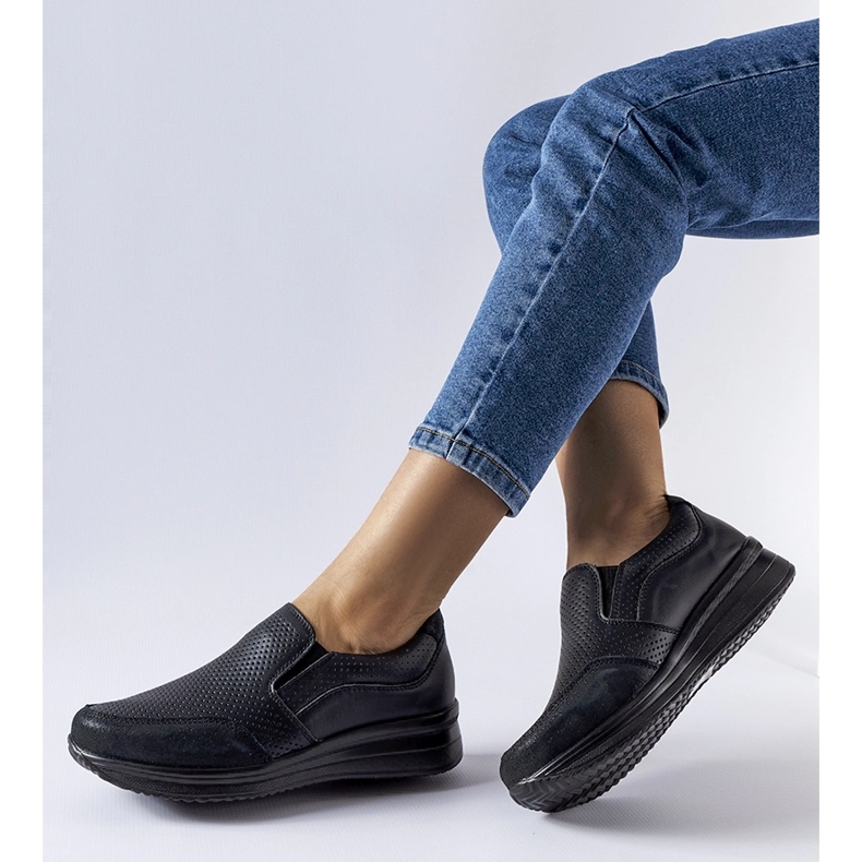 Černé prolamované tenisky na klínku Rhéaume černá 1