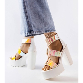 Inna Bílé robustní sandály na sloupku Katja bílý 1