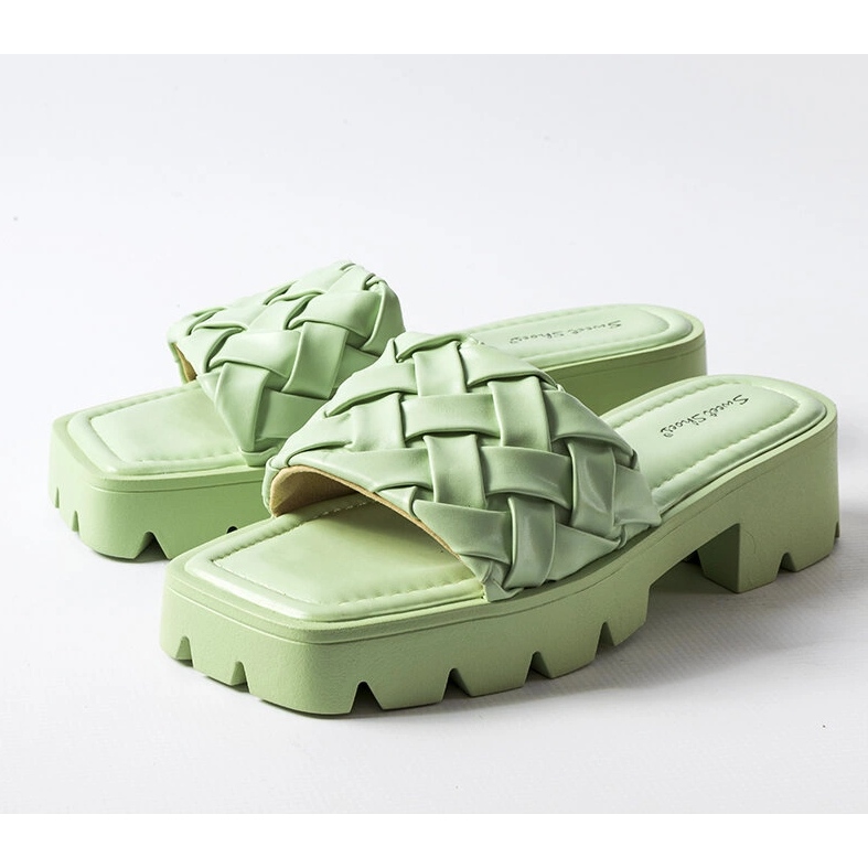 Zelené klouzky na podrážce traktoru od Lory zelená 1