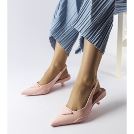 Růžové sandály na nízkém podpatku značky Labonté bílý 1
