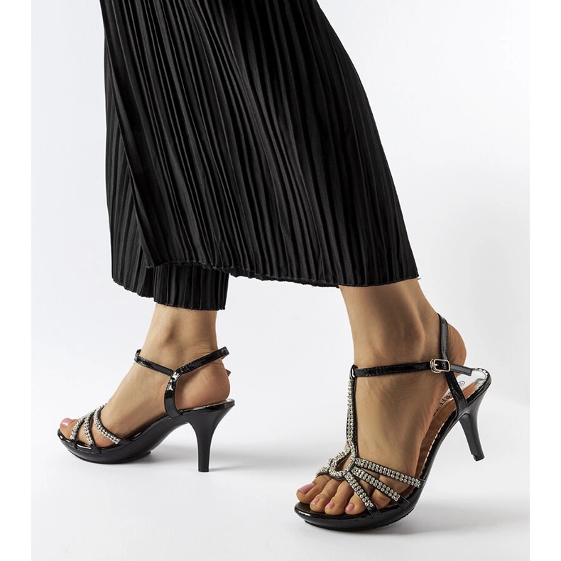 Černé sandály na vysokém podpatku s kubickými zirkony od Levane černá 1