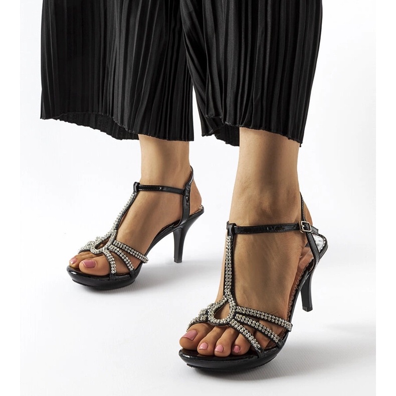 Černé sandály na vysokém podpatku s kubickými zirkony od Levane černá 2