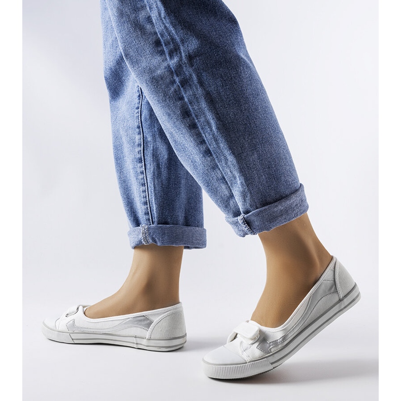 Inna Bílé textilní tenisky od Winifred 8826 White červené 1 Inna Bílé textilní tenisky od Winifred 8826 White červené 1