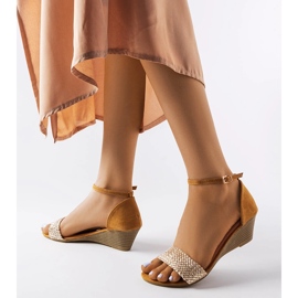 Zlaté sandály na klínku Veltri zlatý 1