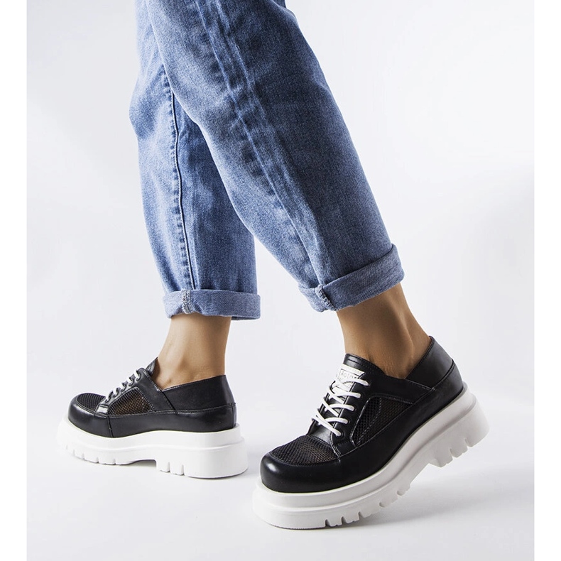 Inna Černé prolamované masivní boty Tasmin černá 1