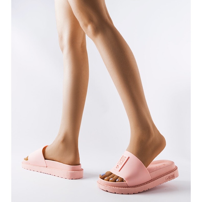 Růžové pantofle Big Star LL274425 růžový 1