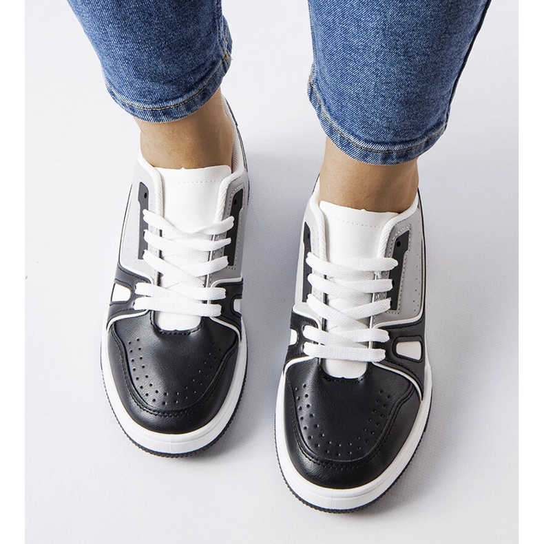 Černé sportovní tenisky Willson černá 1