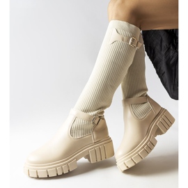 Béžové kozačky s pružným svrškem od Courcelle béžový 1 Béžové kozačky s pružným svrškem od Courcelle béžový 1