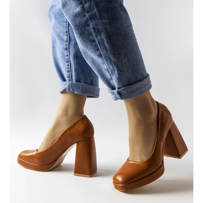 Hnědé lodičky na vysokém podpatku od Mailly hnědý 1