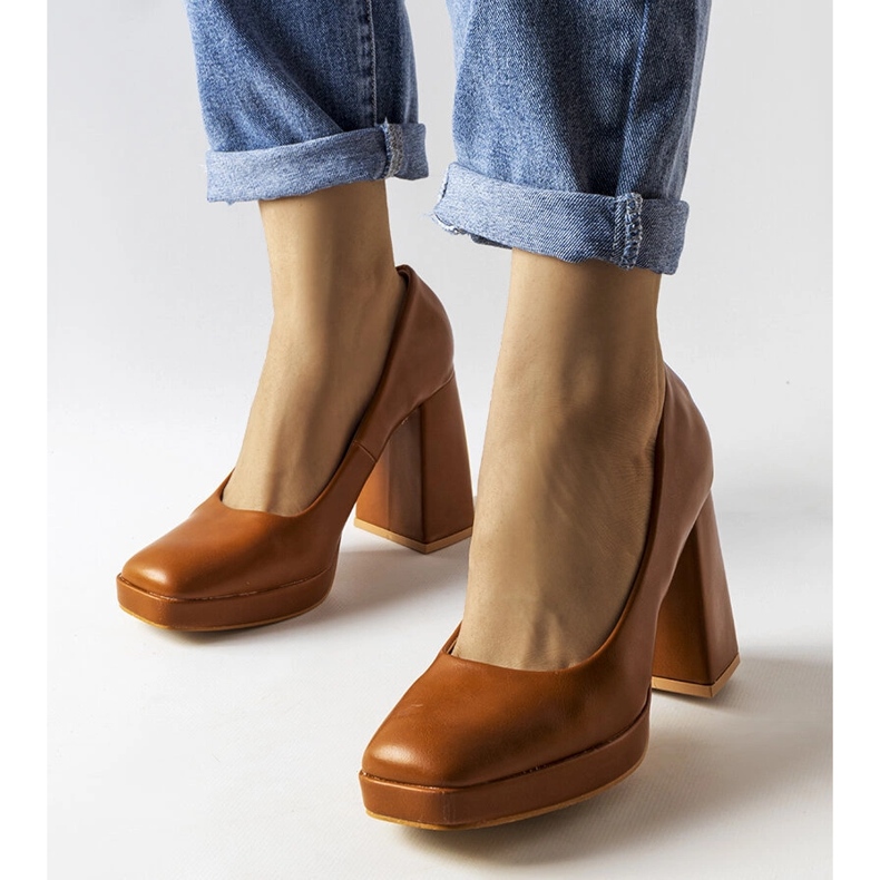 Hnědé lodičky na vysokém podpatku od Mailly hnědý 2