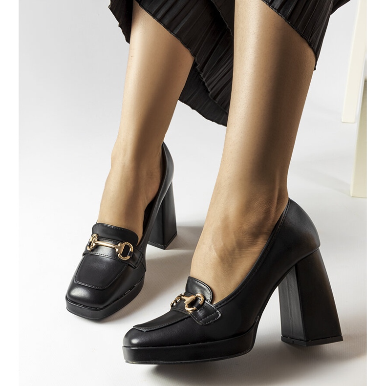 Černé lodičky na geometrickém kvádru od Blaiss černá 2