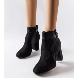 Černé kozačky s hadí vložkou z eko semiše Daamen černá 1