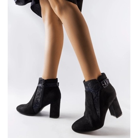 Černé kozačky s hadí vložkou z eko semiše Daamen černá 2