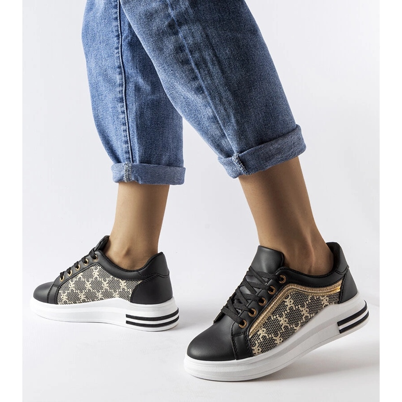 Inna Černé tenisky se zlatou vsadkou od Agostiny černá 2 Inna Černé tenisky se zlatou vsadkou od Agostiny černá 2