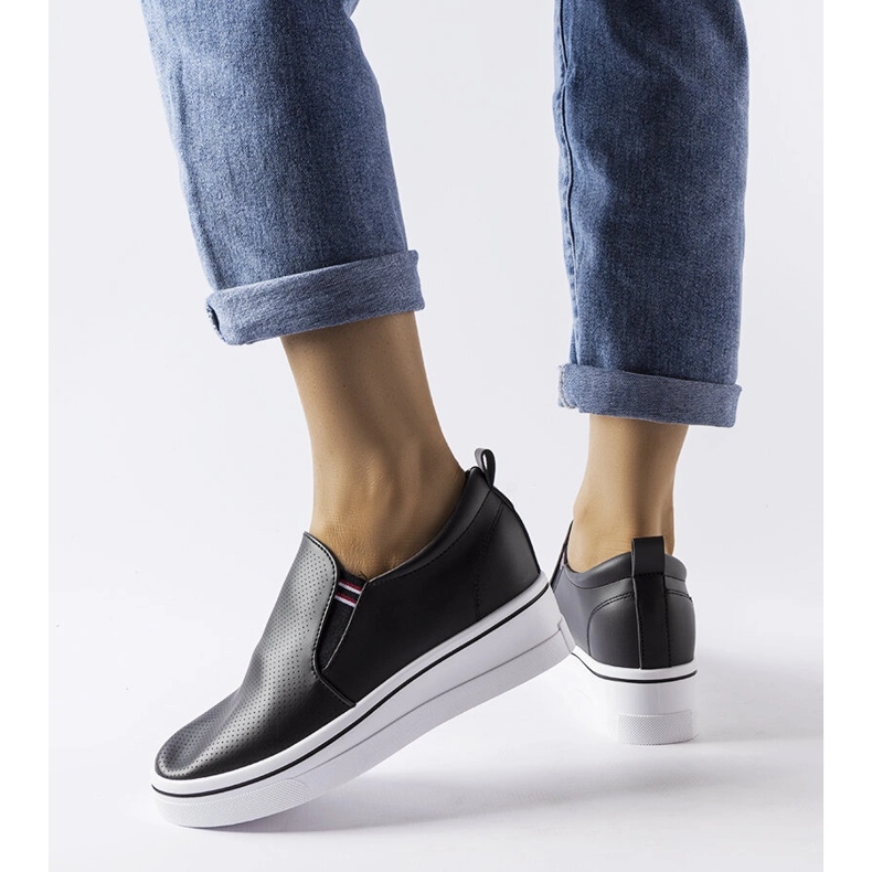 Inna Černé tenisky na klínku Dionisia černá 1