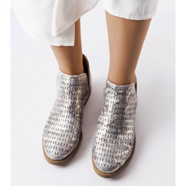 Kovové prolamované kozačky značky Giuseppina Chelsea boots stříbrný 2