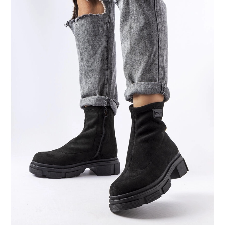 Černé zateplené semišové kozačky od Inge černá 1