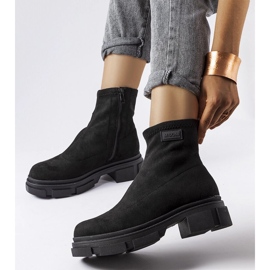 Černé zateplené semišové kozačky od Inge černý 2