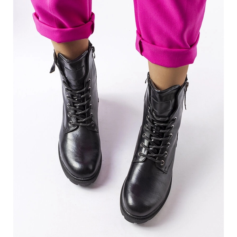 Černé zateplené kozačky značky Ailen černá 2