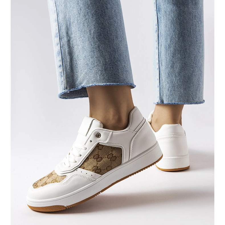 Inna Bílé tenisky zdobené monogramem Isidor bílý 1