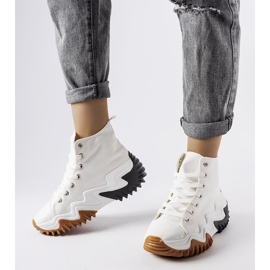 Bílé sportovní tenisky se silnou podrážkou od Toro bílý 1