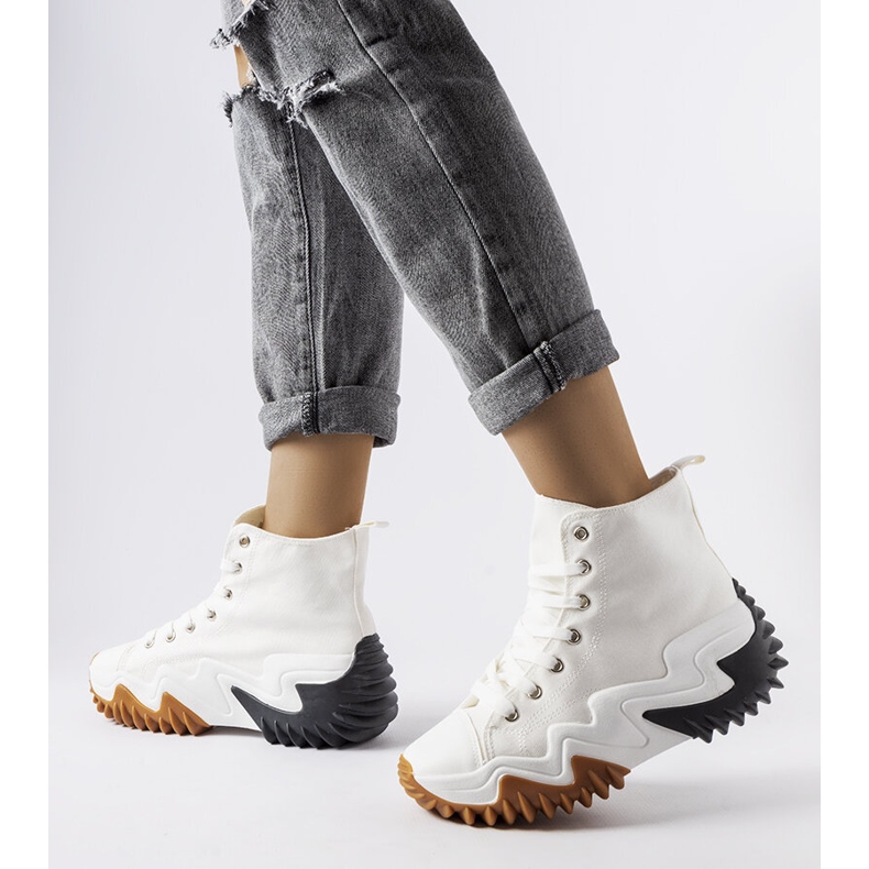 Bílé sportovní tenisky se silnou podrážkou od Toro bílý 2