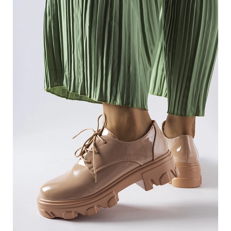 Béžové lakované boty Kelly béžový 1