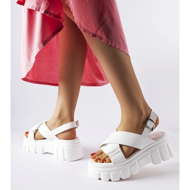 Bílé elegantní sandály na platformě Torriana bílý 1