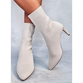 Béžové ponožkové kozačky na podpatku Donatella béžový 2