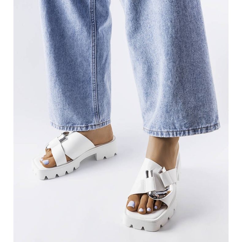 Bílé žabky s traktorovou podrážkou od Carceri bílý 1 Bílé žabky s traktorovou podrážkou od Carceri bílý 1