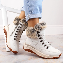 Kožené nepromokavé dámské kotníkové boty zateplené vlnou, bílé Rieker W0063-80 bílý 1 Kožené nepromokavé dámské kotníkové boty zateplené vlnou, bílé Rieker W0063-80 bílý 1