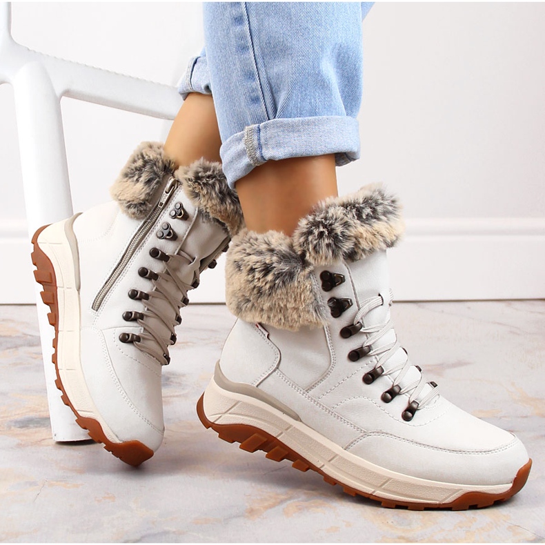 Kožené nepromokavé dámské kotníkové boty zateplené vlnou, bílé Rieker W0063-80 bílý 1 Kožené nepromokavé dámské kotníkové boty zateplené vlnou, bílé Rieker W0063-80 bílý 1