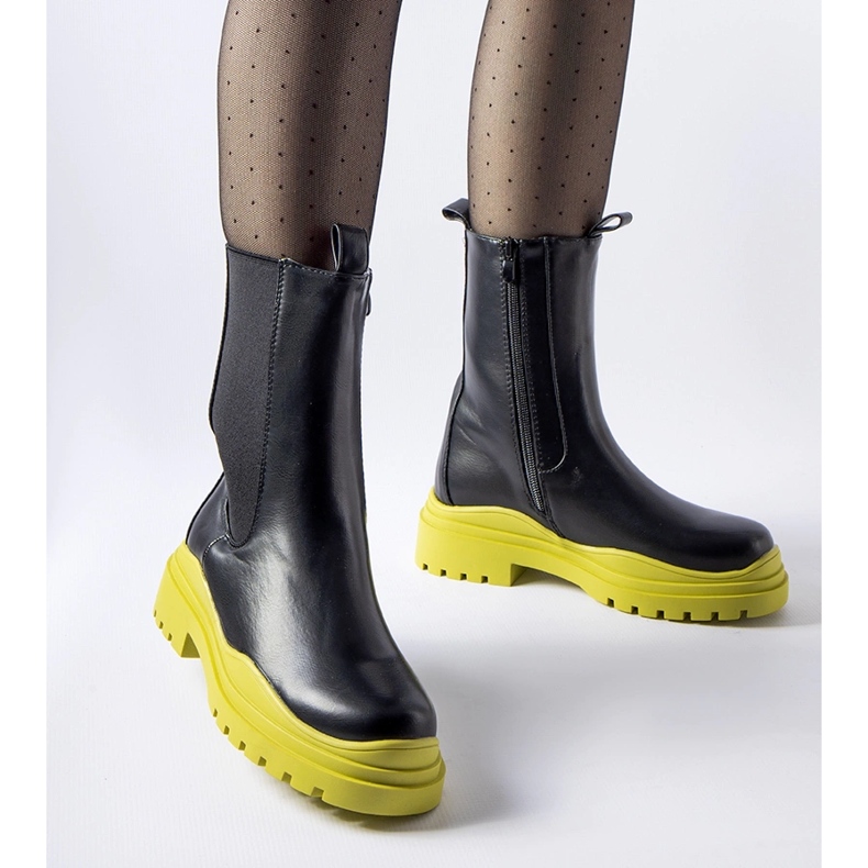 Černé kozačky s barevnou podrážkou od Delebio černý 1